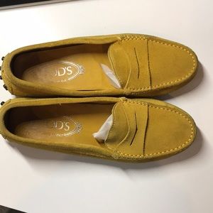 Tod’s Driving Shoe Mustard Yellow Suede sz US 7